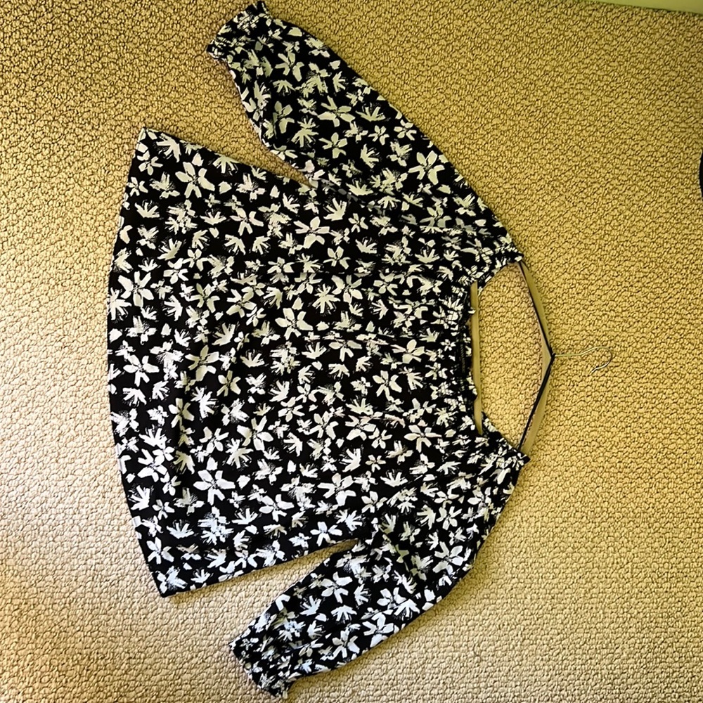 Gently worn, size large elbow length top by Banana Republic